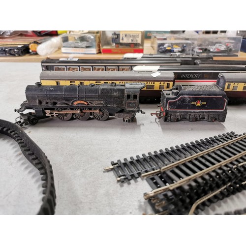 42 - A collection of 00 gauge coaches along with 1 loco and a quantity of 00 gauge track.