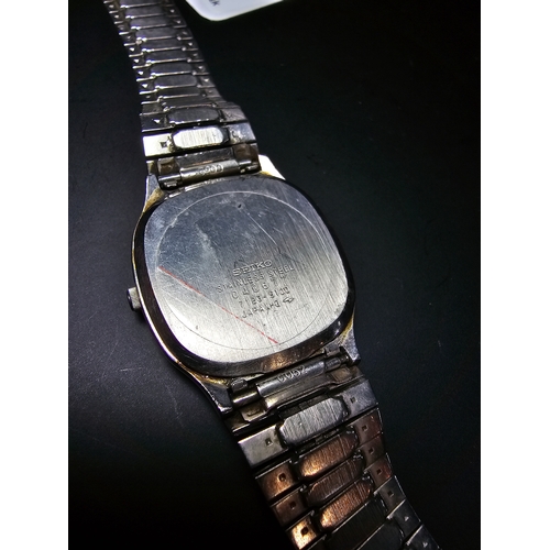 289 - A good vintage Seiko SQ quartz watch with its original seiko chrome strap, will require a new batter... 