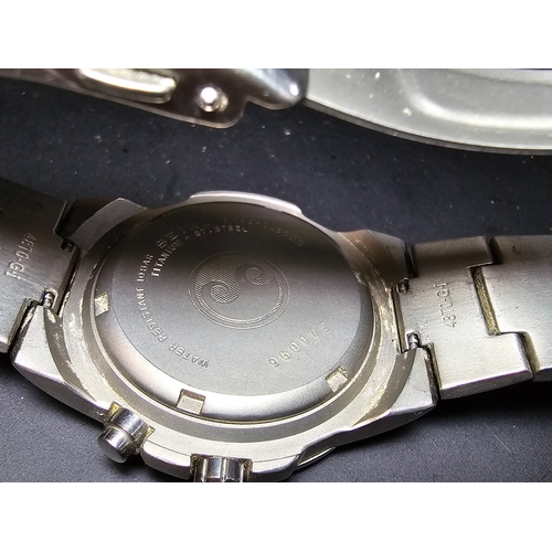 290 - A vintage Seiko Kinetic Titanium gents watch with date window, set on it's original Seiko chrome str... 