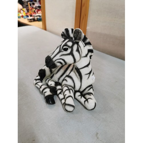 75 - Good quality resin recumbent Zebra figure by The Leonardo collection 2002, in good overall condition... 