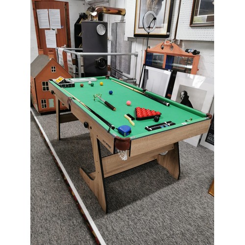 86 - Good quality Hy-Pro 6ft x 3ft pool / snooker table complete with snooker cues, snooker balls, boxed ... 