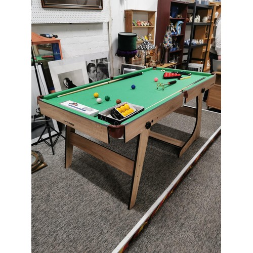 86 - Good quality Hy-Pro 6ft x 3ft pool / snooker table complete with snooker cues, snooker balls, boxed ... 