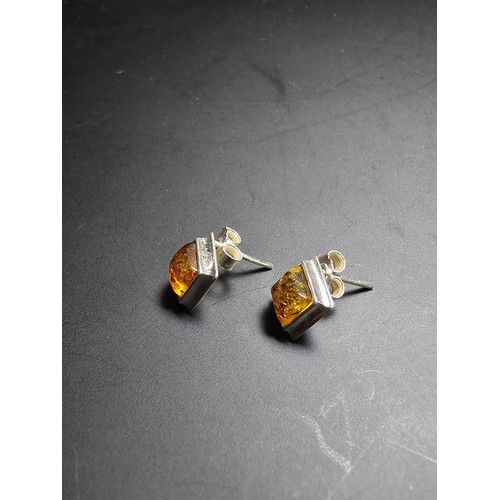 211 - A pair of pretty new and unused 925 silver stud earrings inset with natural Baltic amber, complete w... 