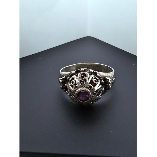 221 - A good quality vintage ornate 925 silver dress ring featuring intricate filigree worked design with ... 