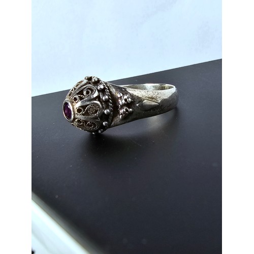 221 - A good quality vintage ornate 925 silver dress ring featuring intricate filigree worked design with ... 