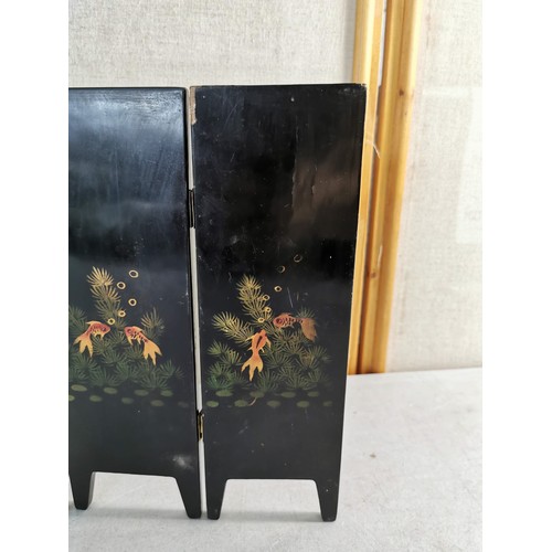 118 - Small 4 division screen with MOP decoration depicting various floral and bird life scenes to the fro... 