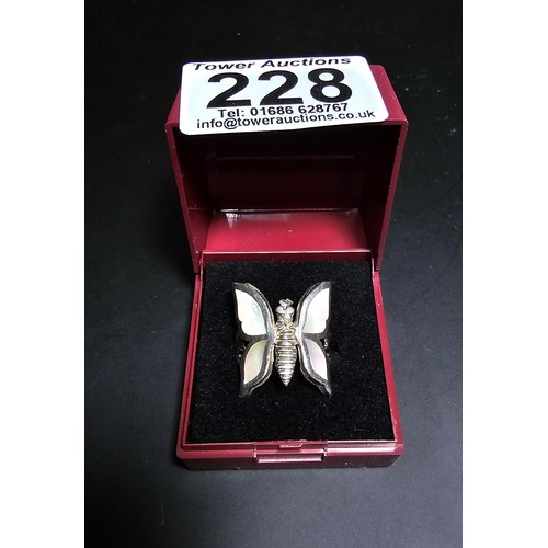 228 - A very pretty 925 sterling silver butterfly ring featuring a large butterfly design inset with mothe... 