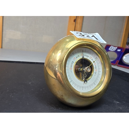 321 - A good antique quality brass free standing travel barometer, in very good looked after condition and... 