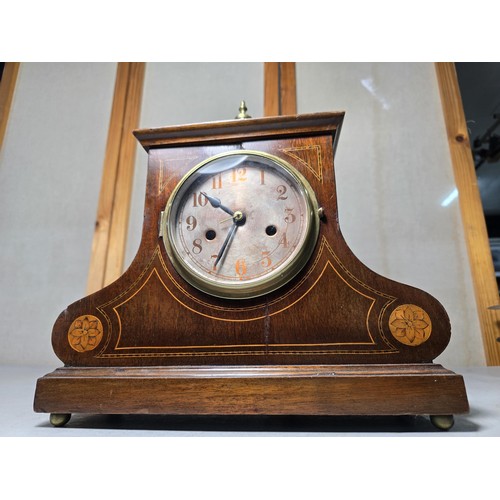 315 - An attractive mahogany vintage mantel clock featuring an unusual dome wooden top and inlay decoratio... 