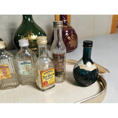 163 - Quantity of collectable glass bottles, along with 4x empty decanters inc Bells, Glenfiddich etc alon... 