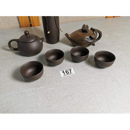 167 - A good quality Yixing clay teapot drinking set with 4x drinking bowls, along with a cicada lidded te... 