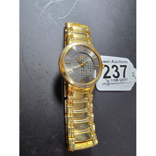 237 - An attractive gents gold tone quartz watch by Q&Q having a clean viewing window and dial and of a sl... 