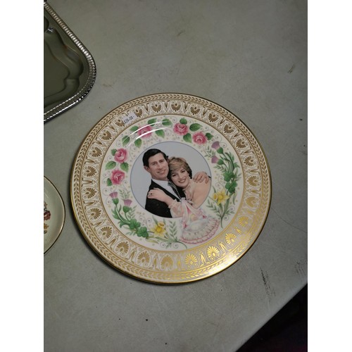 172 - Quantity of Royal memorabilia inc a Silver Jubilee tray, a Royal Doulton Birth of Prince Harry plate... 