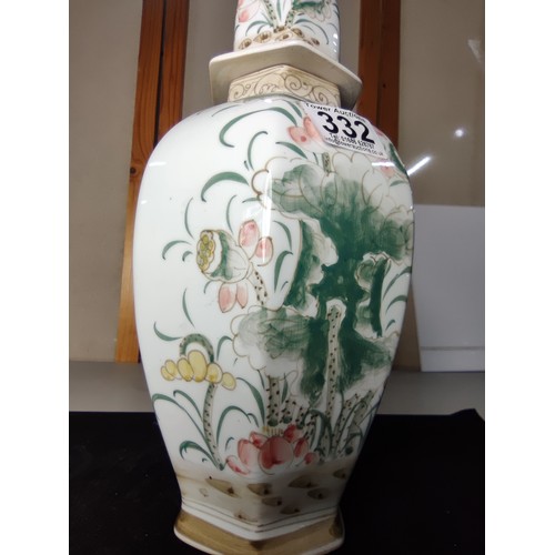 332 - A good quality antique Chinese hand painted lidded vase in the famille vert pallet featuring a beaut... 