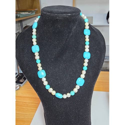 235 - 3x good vintage necklaces to inc a natural pearl and turquoise beaded necklace with a sterling silve... 