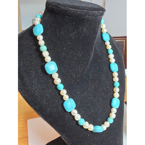 235 - 3x good vintage necklaces to inc a natural pearl and turquoise beaded necklace with a sterling silve... 