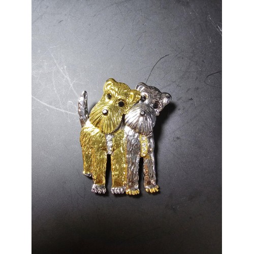 275 - A suite of 6 good quality ornate brooches all cat and dog related which includes a pretty silver ton... 