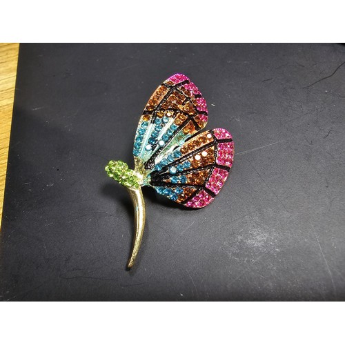 276 - A suite of 7x ornate jewelled dragonfly formed brooches which includes a large ornate multi jewelled... 