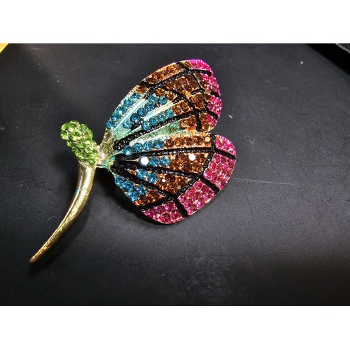 276 - A suite of 7x ornate jewelled dragonfly formed brooches which includes a large ornate multi jewelled... 