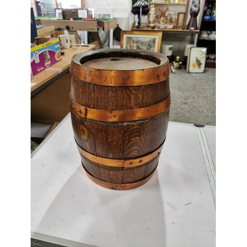 358 - Vintage Amontillado wooden copper bound keg with tap in good overall condition missing its stopper, ... 