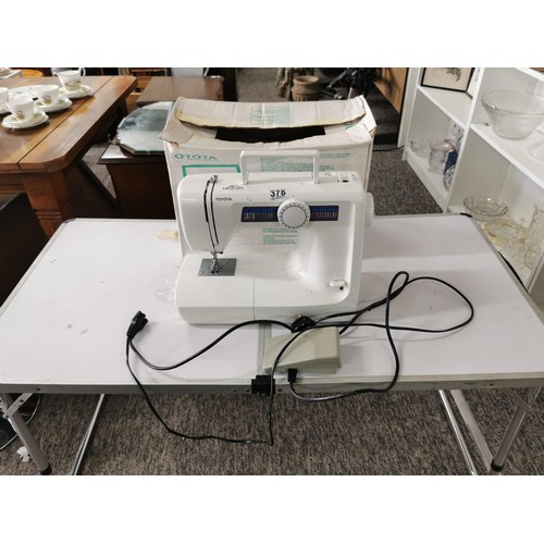 378 - Boxed Toyota sewing machine electric model KB14 RS2000 series good working order