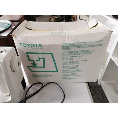 378 - Boxed Toyota sewing machine electric model KB14 RS2000 series good working order