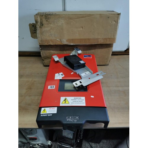 385 - Boxed SMA Sunny Boy solar inverter only used once, model number SB 2000HF-30, comes with a wall brac... 