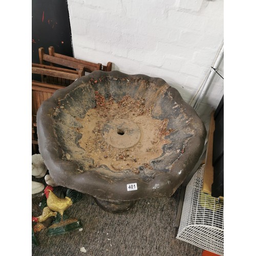 401 - Very Large and heavy concrete water fountain / bird bath in white and brown, with twisted stem desig... 