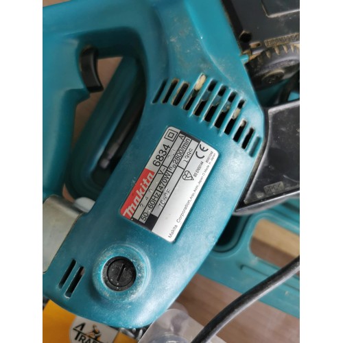 404 - Cased Makita autodrive screwdriver along with 5x boxes of clout nails and 5 boxes of blue phillips s... 