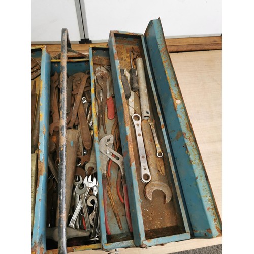 408 - A good quality cantilever tool box full of tools, inc spanners, screwdrivers, ratchets etc