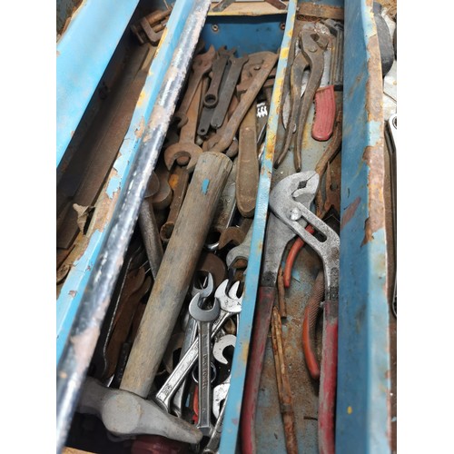 408 - A good quality cantilever tool box full of tools, inc spanners, screwdrivers, ratchets etc