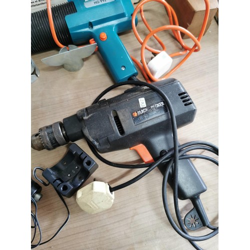 421 - Boxed Black & Decker heat gun along with a boxed Stanley planer model H1204, boxed Skil electric scr... 