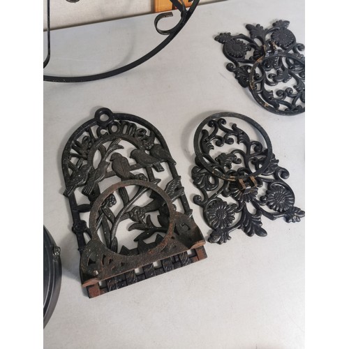 461 - A quantity of ornate metal garden items which includes a Paddington station repro garden wall clock,... 