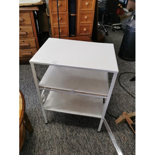 530 - 3-Tier Metal Shelving Unit in good condition. Measures 70cm in height with a width of 50cm and depth... 