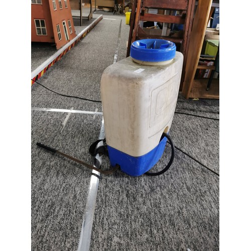 417A - 4.5 Gallon CP3 Knapsack Garden Sprayer. Good working order just a seepage at the trigger