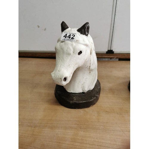 442 - Pair of concrete horses heads in good order, both have a height of 26cm high