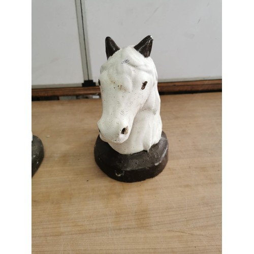 442 - Pair of concrete horses heads in good order, both have a height of 26cm high