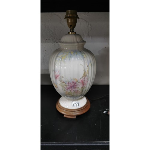 75 - Pretty floral porcelain table lamp with wooden base in very good clean condition. Height 41cm.
All m... 