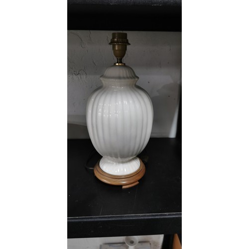 75 - Pretty floral porcelain table lamp with wooden base in very good clean condition. Height 41cm.
All m... 