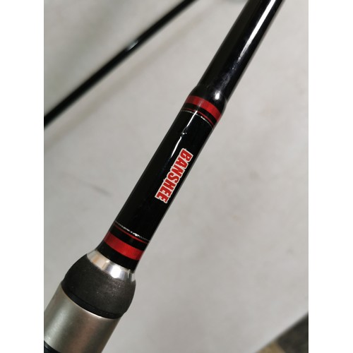 9 - A Banshee TF Gear 2.75lb fishing rod in good overall condition.