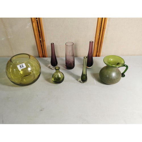 82 - Collection of glassware inc a large green swirl pattern bowl vase, an etched purple vase with fuchsi... 