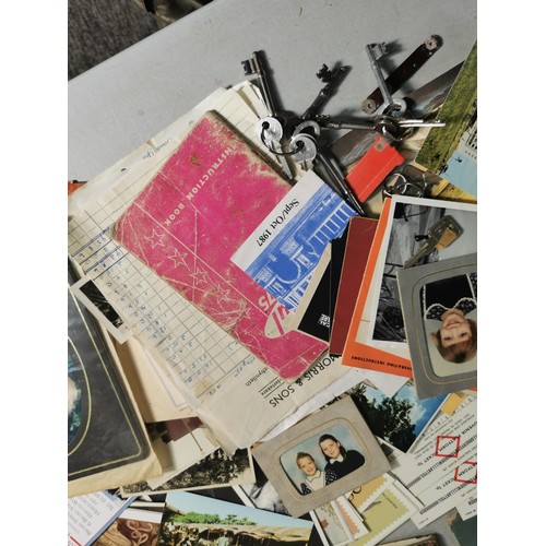 91 - A large quantity of various ephemera to include vintage postcards, a quantity of postcard/photo slee... 