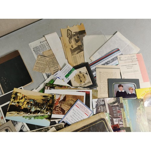 91 - A large quantity of various ephemera to include vintage postcards, a quantity of postcard/photo slee... 