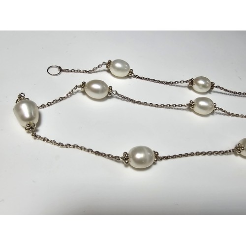 193 - A good quality 925 silver matching jewellery set which includes a pearl necklace and matching bracel... 