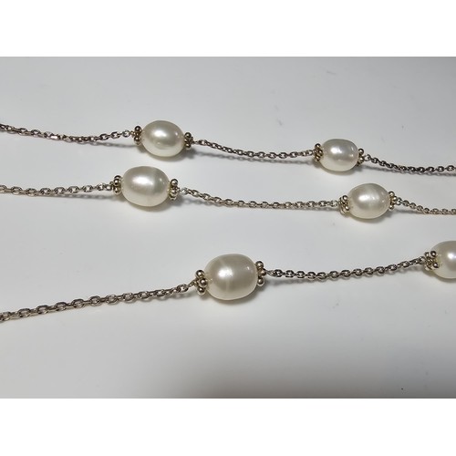 193 - A good quality 925 silver matching jewellery set which includes a pearl necklace and matching bracel... 