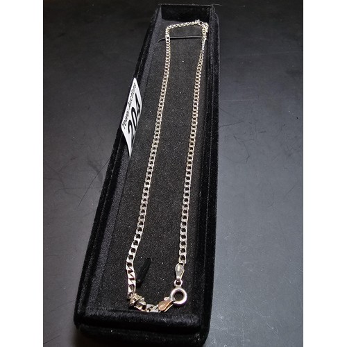 204 - A 925 silver Italy curb link neck chain in excellent clean condition and boxed, total length of 18