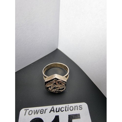 215 - A vintage 925 silver ring with an ornate design featuring overlaid silver on a black base. In good c... 