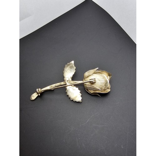 221 - A good quality vintage 925 sterling silver brooch in the form of a single rose, the brooch is very w... 