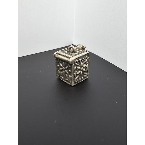 222 - A good vintage 925 silver lidded box charm. The box opens up to store small keepsakes, has an ornate... 