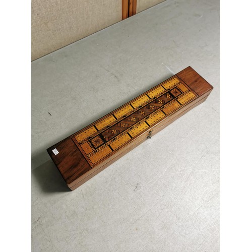 95 - Collectable inlaid domino box with inlaid top opens to revel a sectioned inside, height 6cm, length ... 